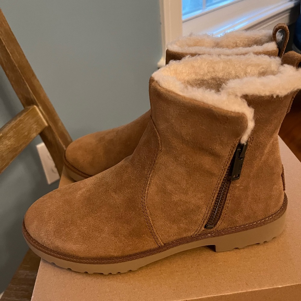Ugg Romley Zip boot